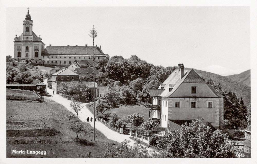 Ansicht vom Dorf Richtung Kirche