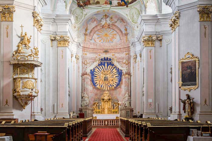 Kirchenschiff der Wallfahrtskirche